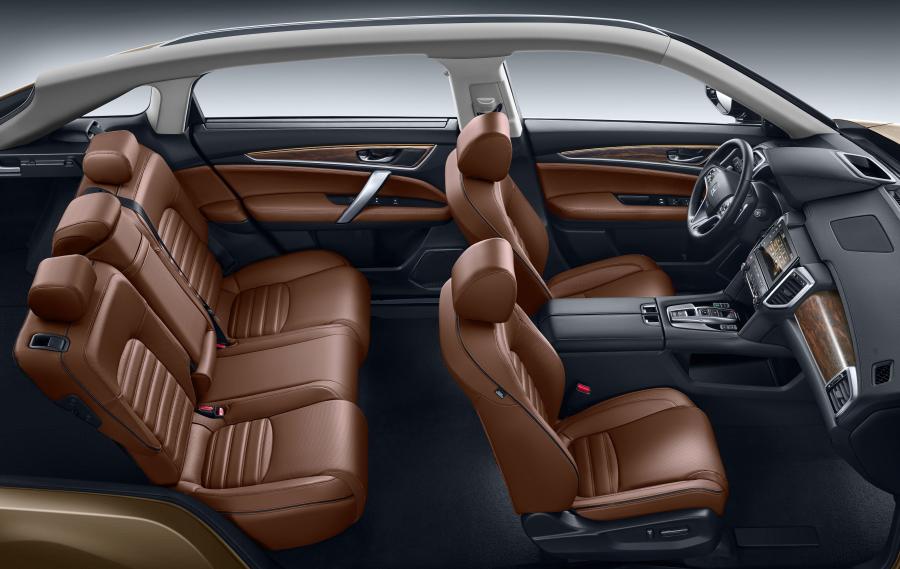 Интерьер Honda UR-V 2017 года  (фото 18 из 21)